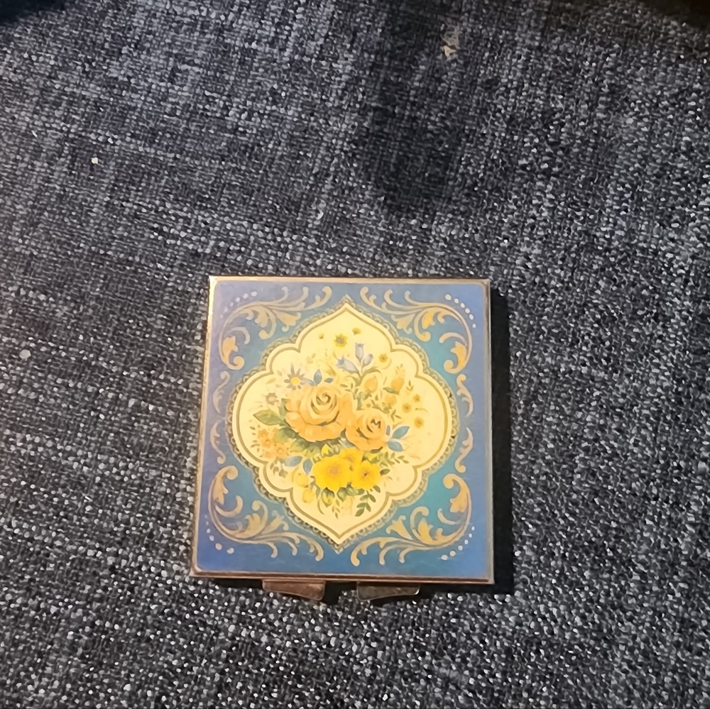 Vintage Floral Compact Mirror with Blue and Yellow Design